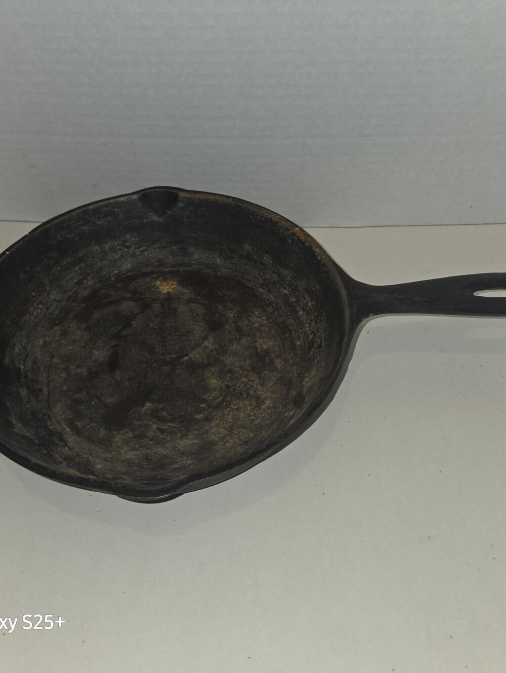 Vintage No. 5 Cast Iron Skillet 8 1/8  Inch Two Spouts Heat Ring Made in USA